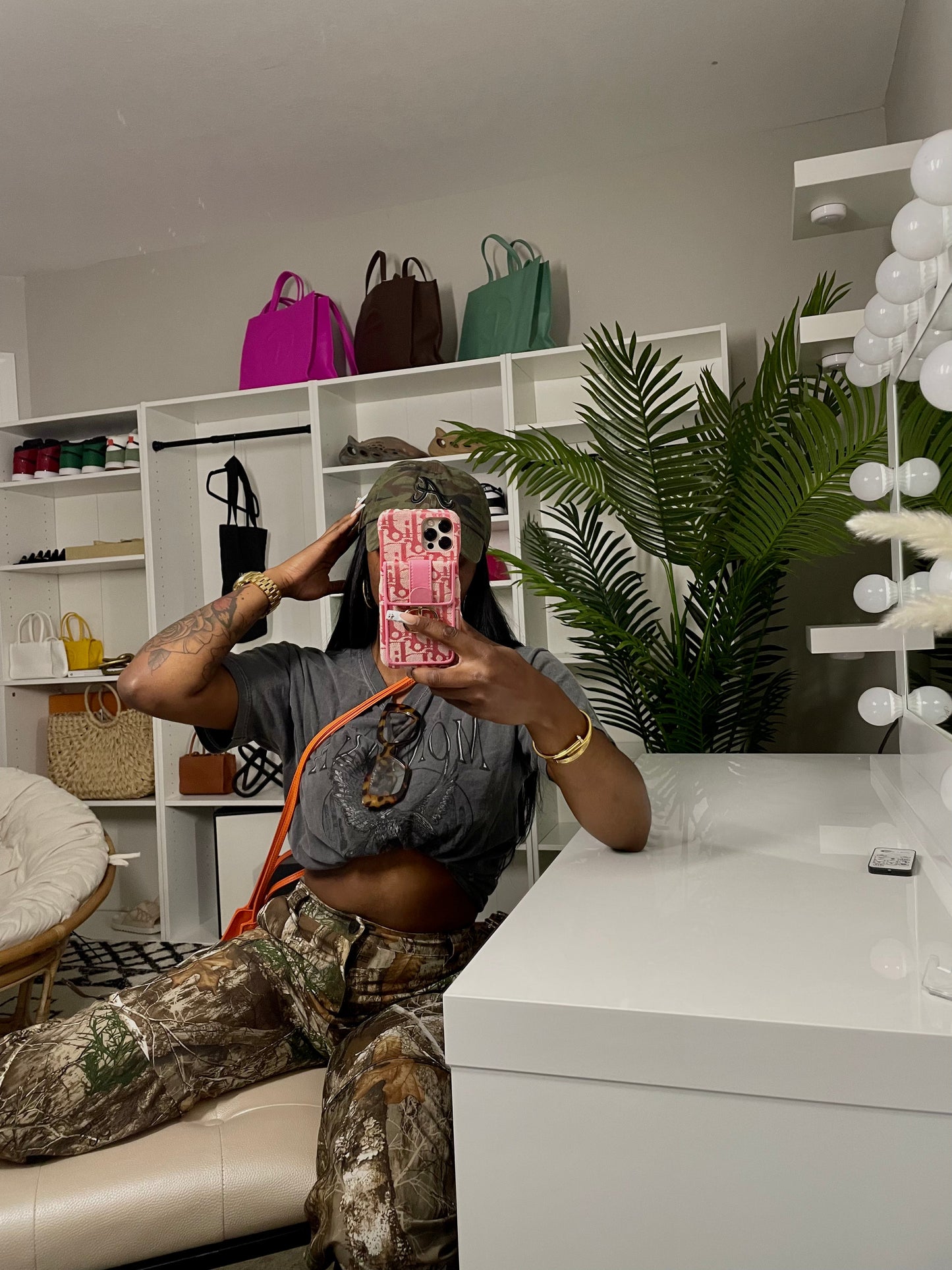 Pink "IT Girl" *card holder*